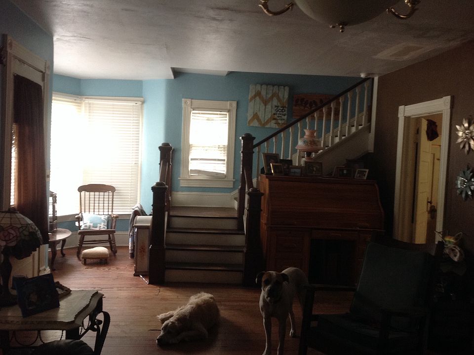 2nd image of 900 S Center St