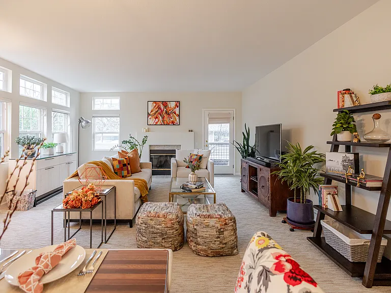 525 Swallowtail Ct — Photo 1