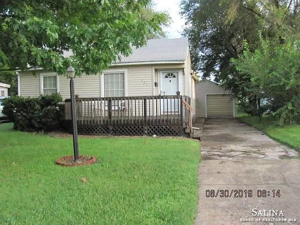 221 E Kirwin Ave, Salina, KS 67401