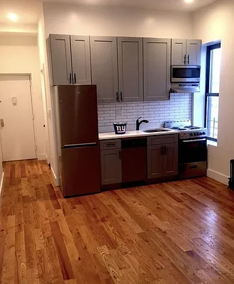 Rented by Max Apt LLC | media 20