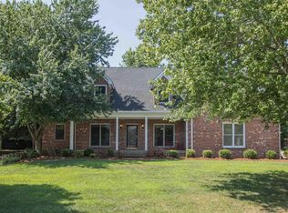 7904 Westover Dr, Prospect, KY 40059