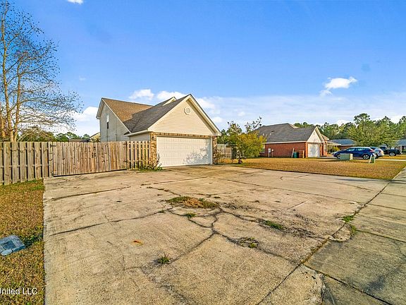 3rd image of 14040 Seymour Dr
