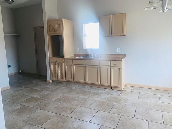 5th image of 418 W 2nd St