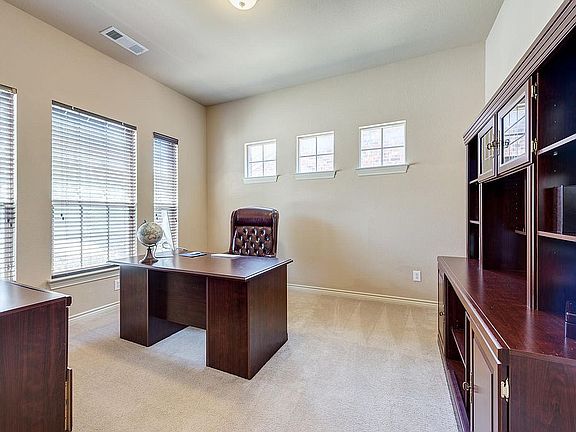 5th image of 3529 Beekman Dr
