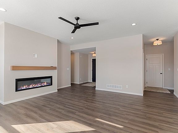 3rd image of 4609 Sonoma Dr