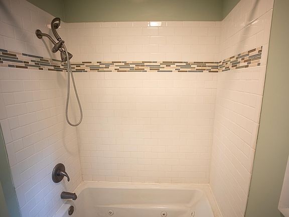 5th image of 4157 Woodland Dr