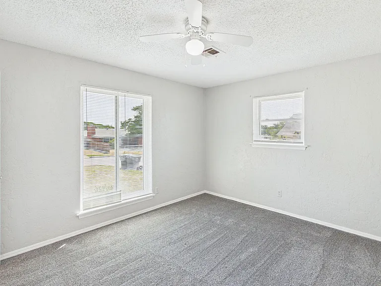 324 NW Compass Dr — Photo 19