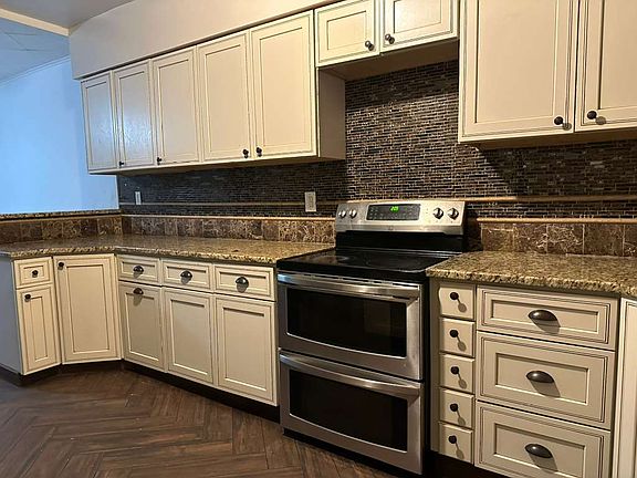 2nd image of 610 Avenue E