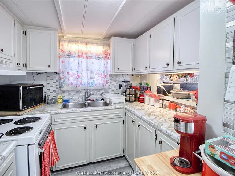 88 Essex Ct — Photo 7