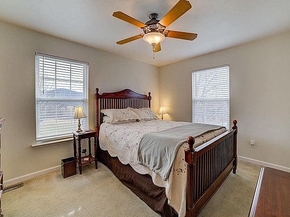 5th image of 4927 Orchard Park Dr