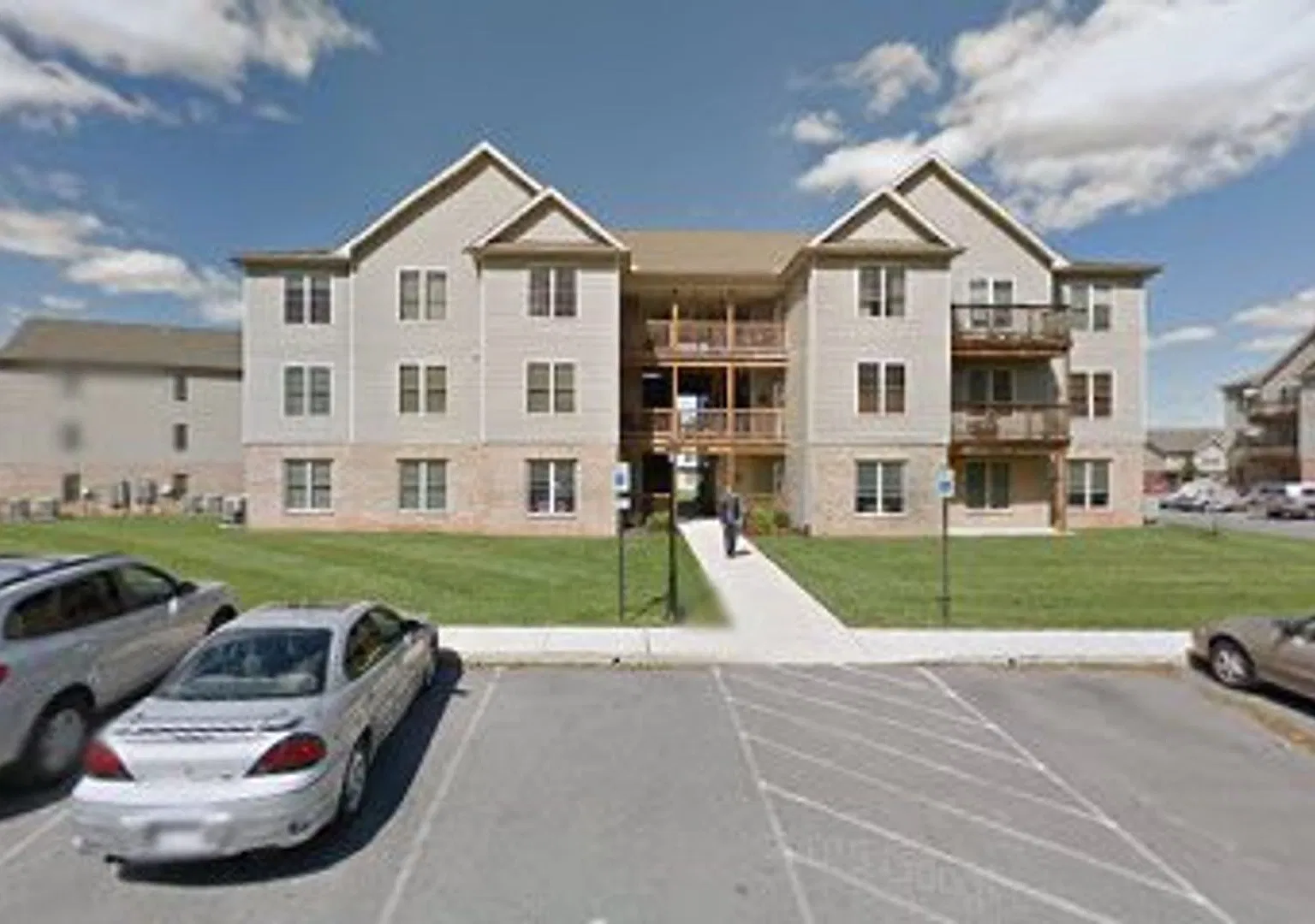 670 Bassett Dr - 2 BR/2 ba - $1400/mo — Photo 1