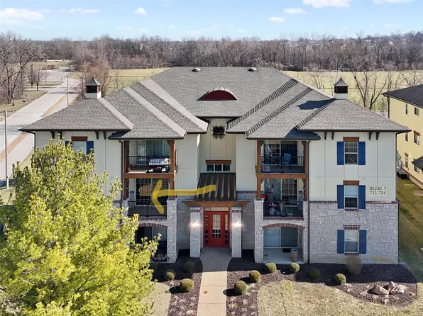 722 Bordeaux Way St, Peters, MO 63376