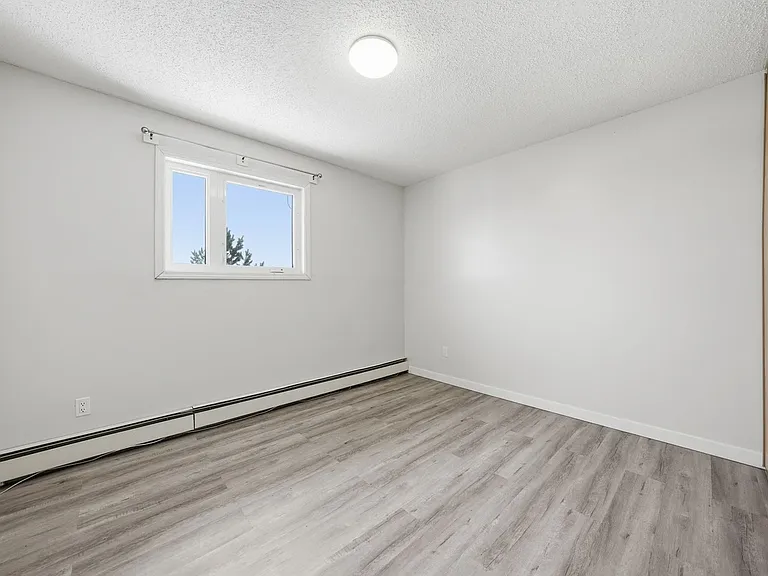 843 15th Ave E — Photo 11