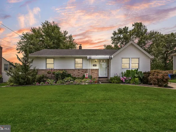 701 Willow Dr, Cinnaminson, NJ 08077
