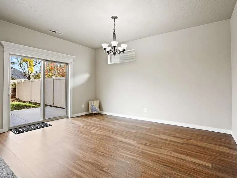 2810 E Clarene Dr — Photo 7