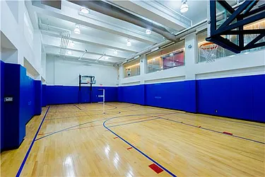 Rented by R New York