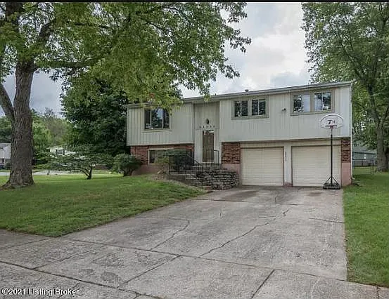 4 bed, 2276 sqft, $2,100 — Photo 3