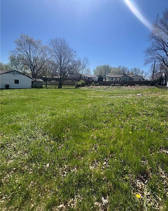 2nd image of 505 W 96th St