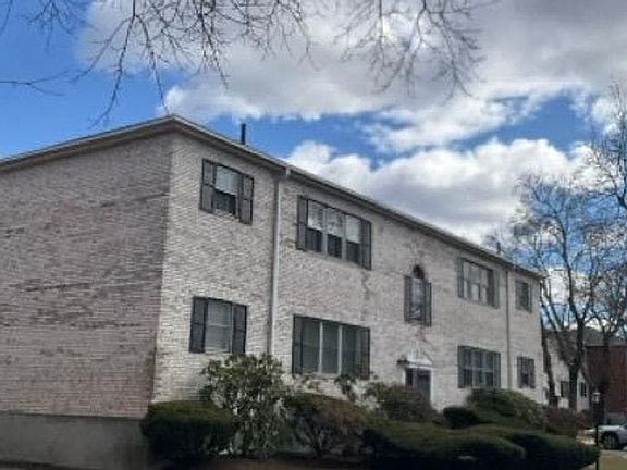 3rd image of 207 Lake Shore Rd APT 2