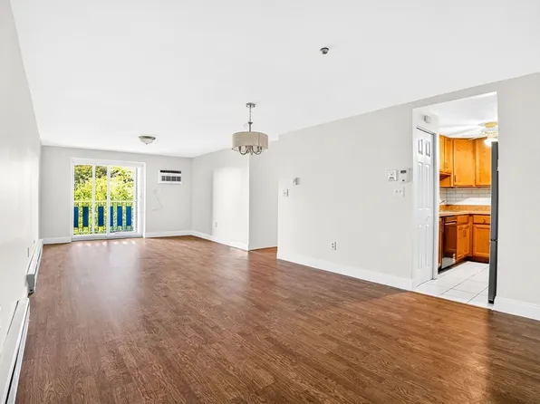 33 Lodgen Ct APT 4G, Malden, MA 02148