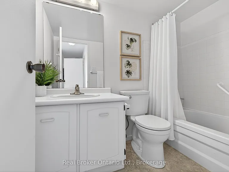 23 Woodlawn Rd E #811 — Photo 36