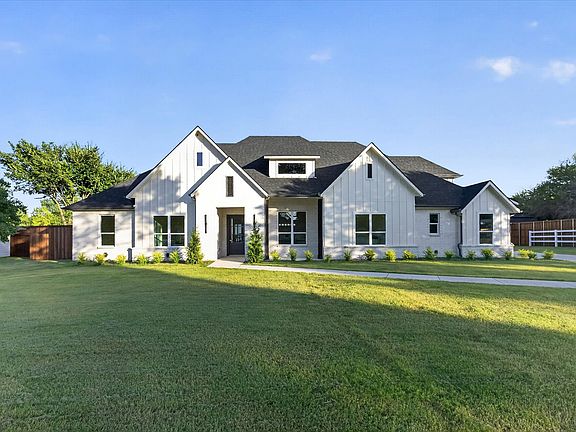 2nd image of 3710 Castle Dr