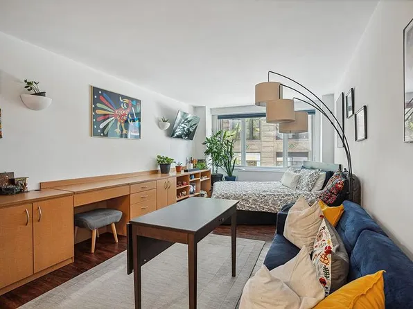 301 E 22nd St APT 2G, New York, NY 10010