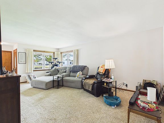 5th image of 707 E 5th St