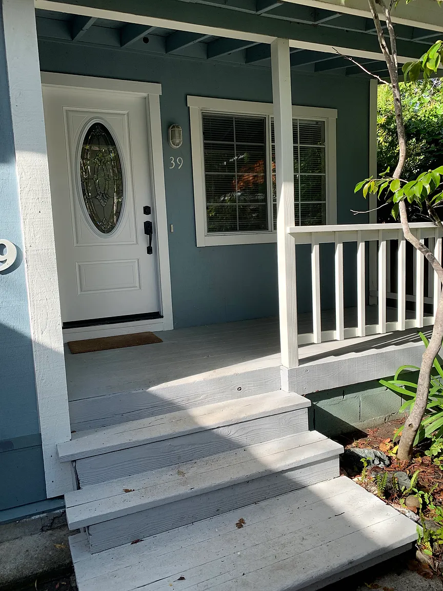 39 Locust Ave photo 1