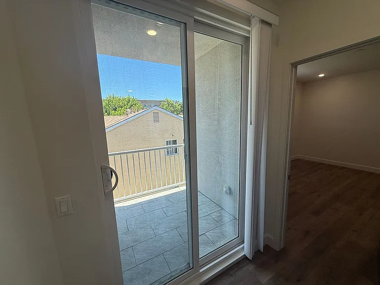 14550 Burbank Blvd #102 — Photo 9