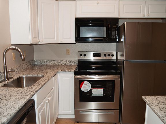 3rd image of 12 Annette Ln
