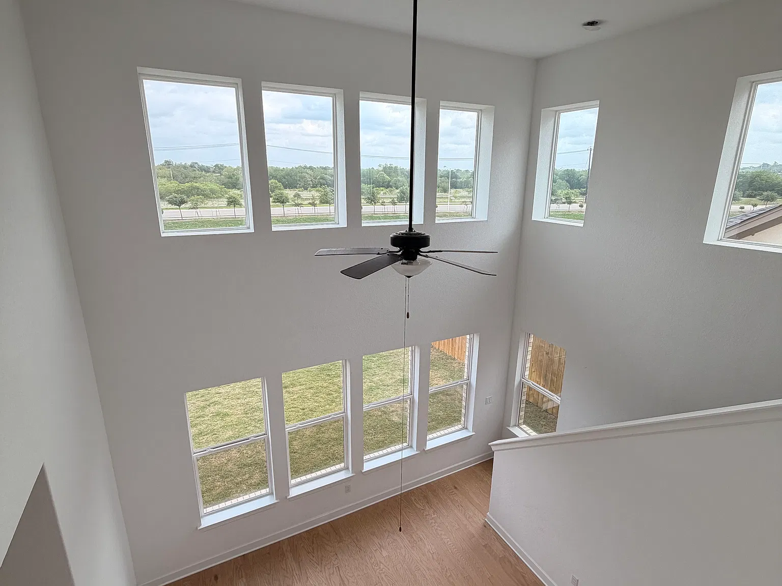 3 bed, 2.5 bath, 1863 sqft, $2,445 — Photo 3