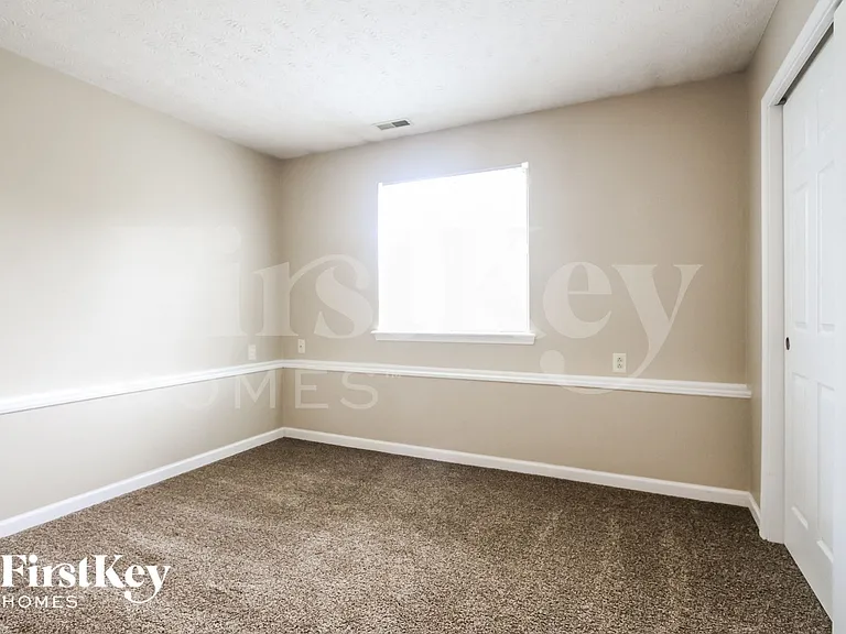 1056 Oak Leaf Rd — Photo 12