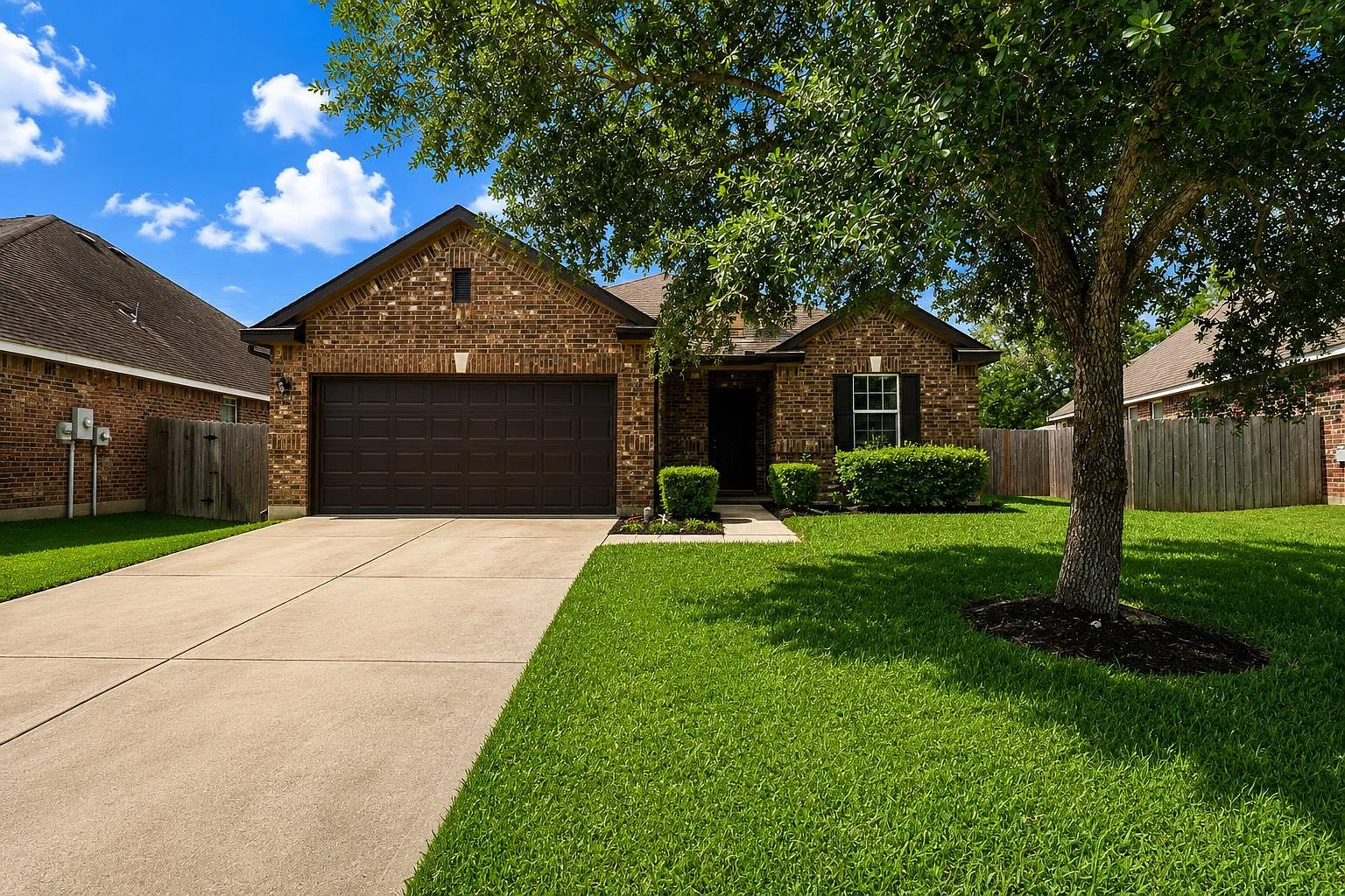 3 bed, 2.0 bath, 1361 sqft, $2,200 — Photo 3