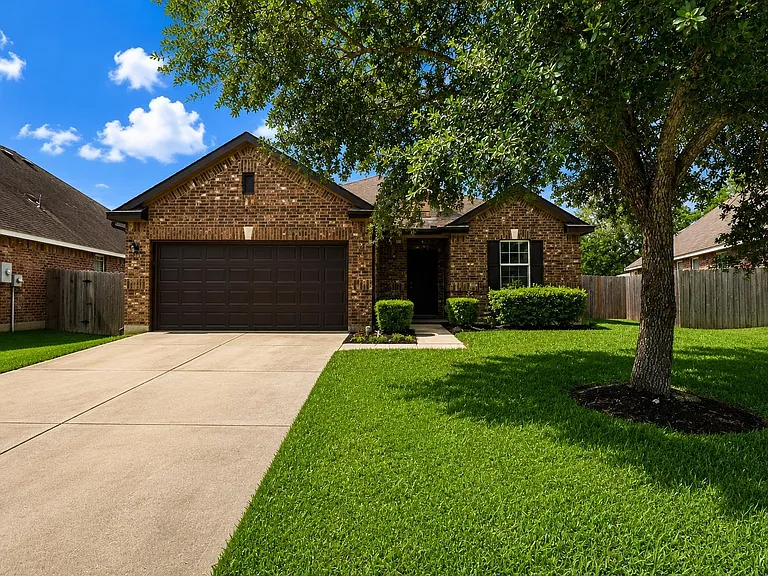 4418 Legends Bay Dr — Photo 3