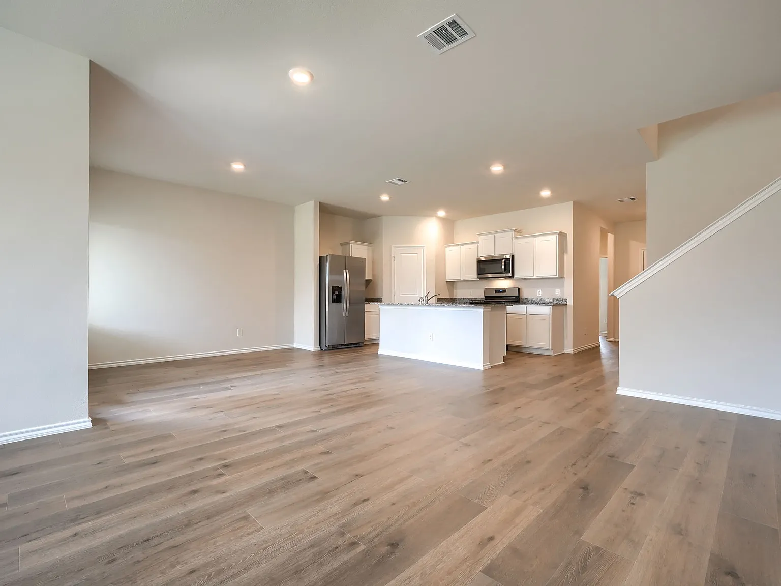 4 bed, 2242 sqft, $2,499 — Photo 3