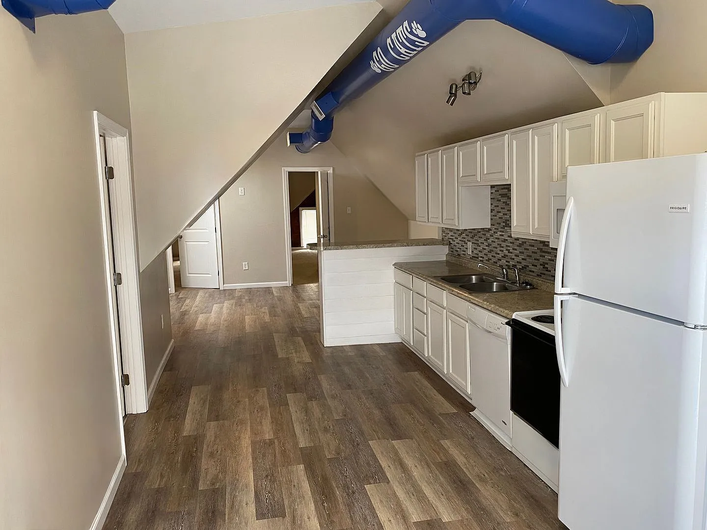 235-2 Lexington Ave The Treehouse Apartment Available August 2027 — Photo 2