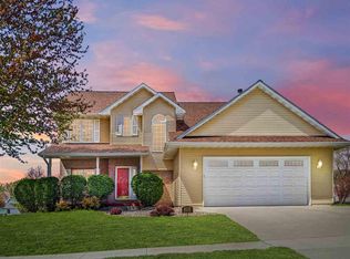 4031 Briarwood Dr, Cedar Falls, IA 50613