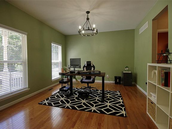 4th image of 3953 Lafayette Ave