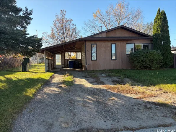 241 30th Street W, Battleford, SK S0M 0E0