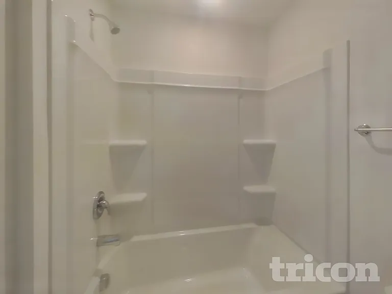 1940 Logan Ln — Photo 19