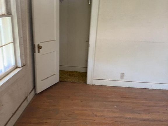 3rd image of 316 W Dallas Ave