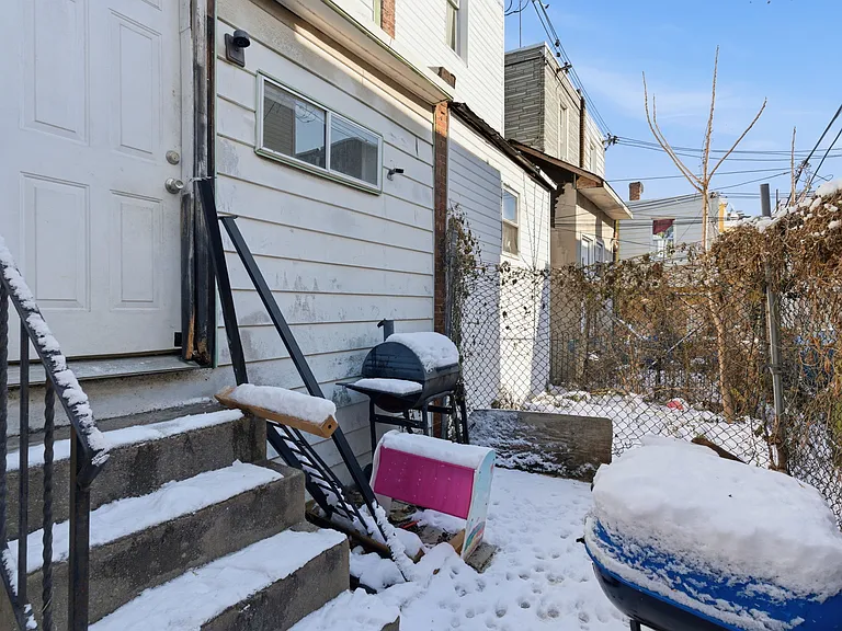 862 E Cornwall St — Photo 12