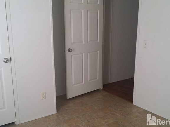 3rd image of 371 Sue Ellen Ave