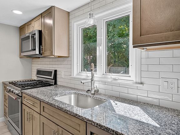 5th image of 601 Eastview Ave
