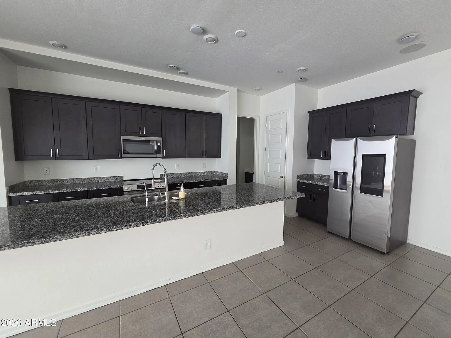 5 bed, 3.5 bath, 2410 sqft, $3,360 — Photo 4