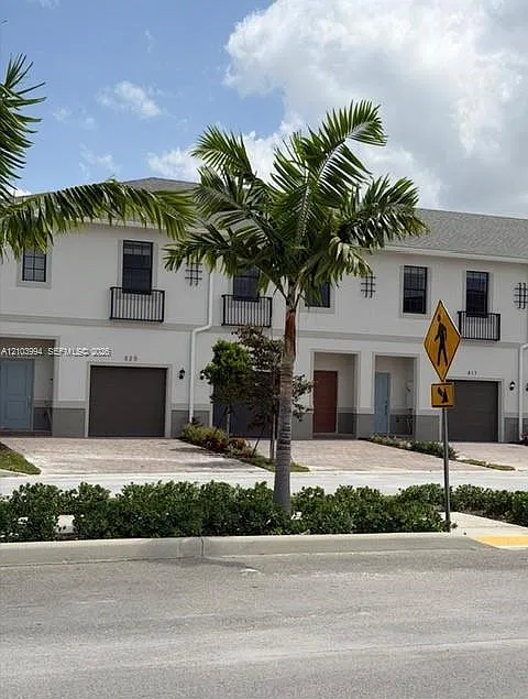 1232 SW 8th Ct #1232