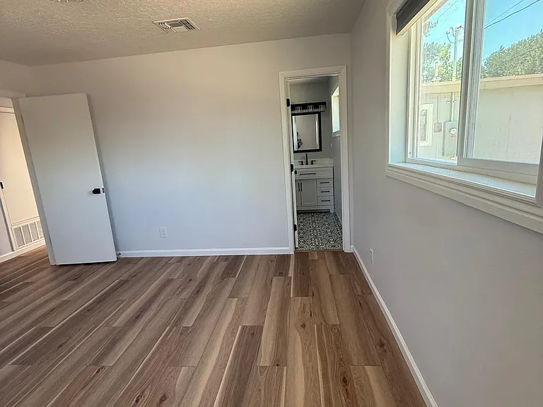 8429 James Ave NE — Photo 10