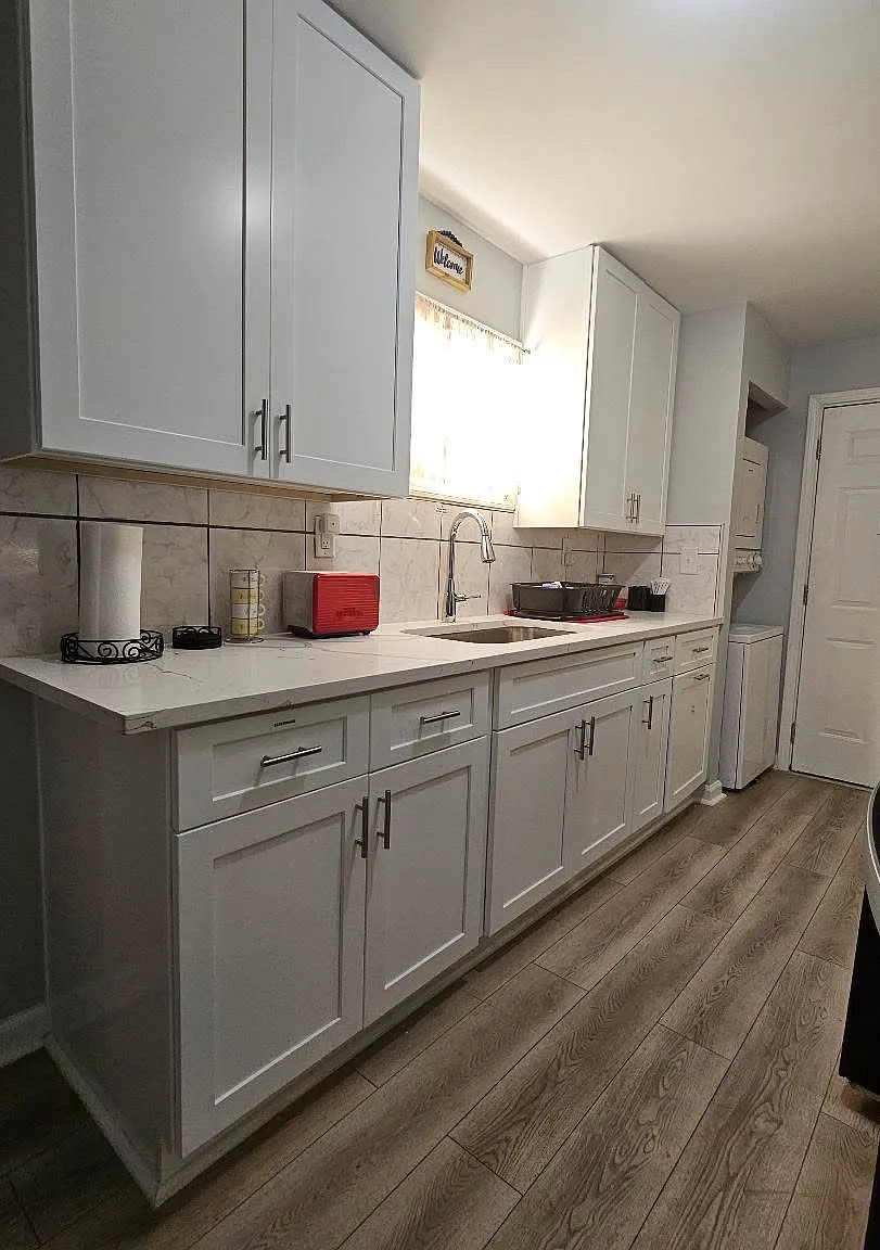 3 bed, 1000 sqft, $2,995 — Photo 3