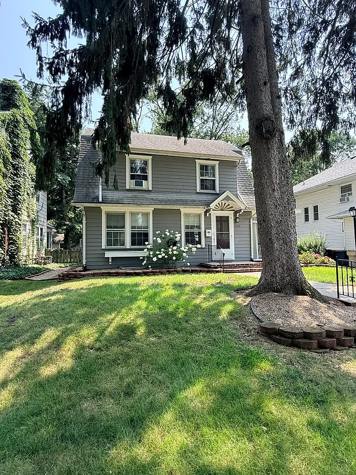 2 bed, 1.0 bath, $1,650 — Photo 2
